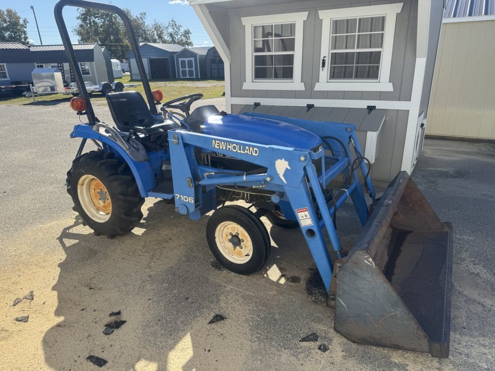 Used 2002 NEW HOLLAND TC18 TRACTOR W/ LOADER Equipment