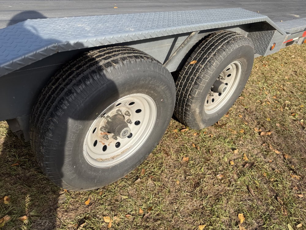 REPO 2024 East Texas Trailers 102 X 40 DOA GOOSENECK Car Hauler