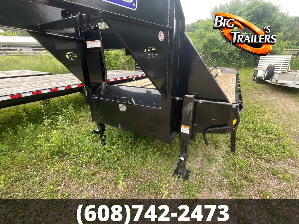 8.5'x32' Sure Trac Equipment
