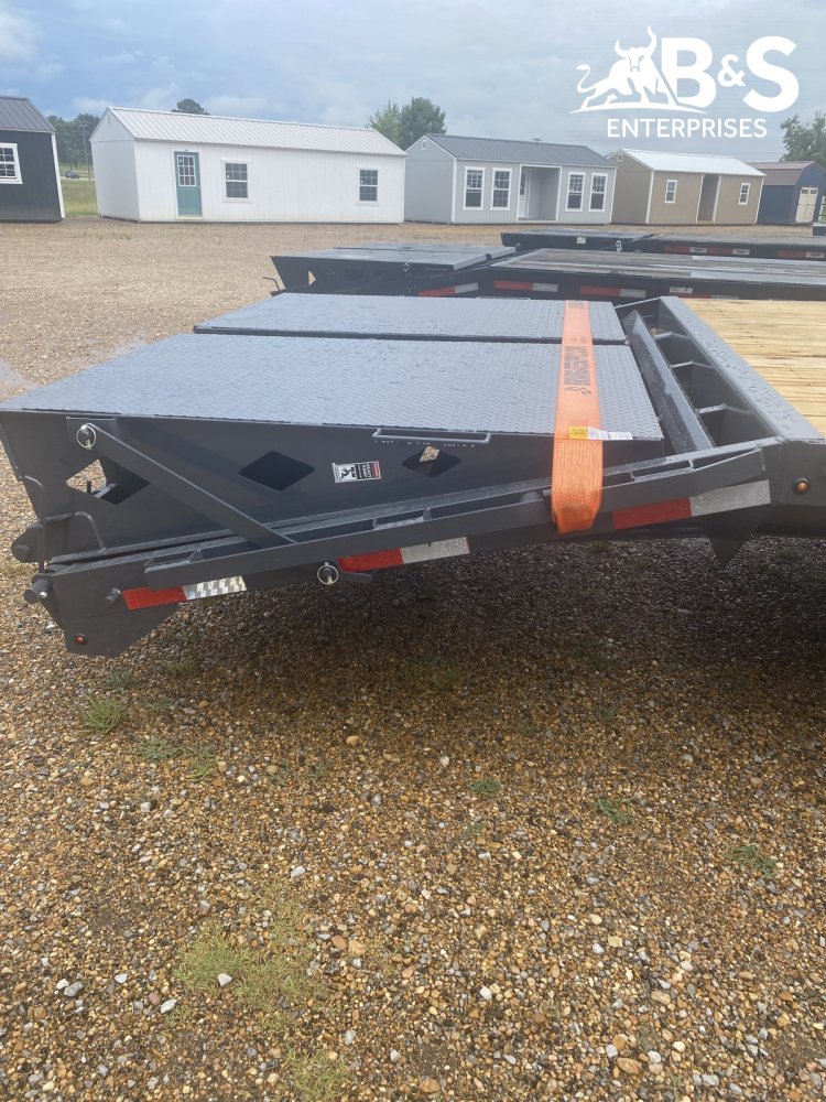102"x32' Lamar Trailers Gooseneck