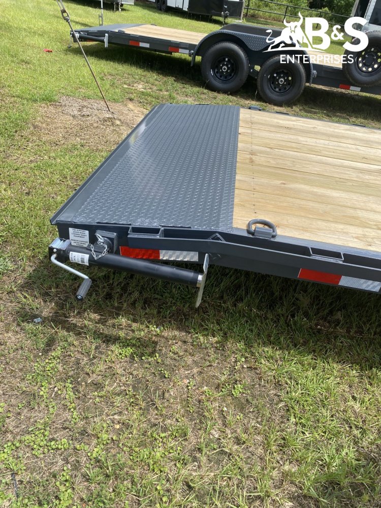 83"x24' Lamar Trailers Car Hauler