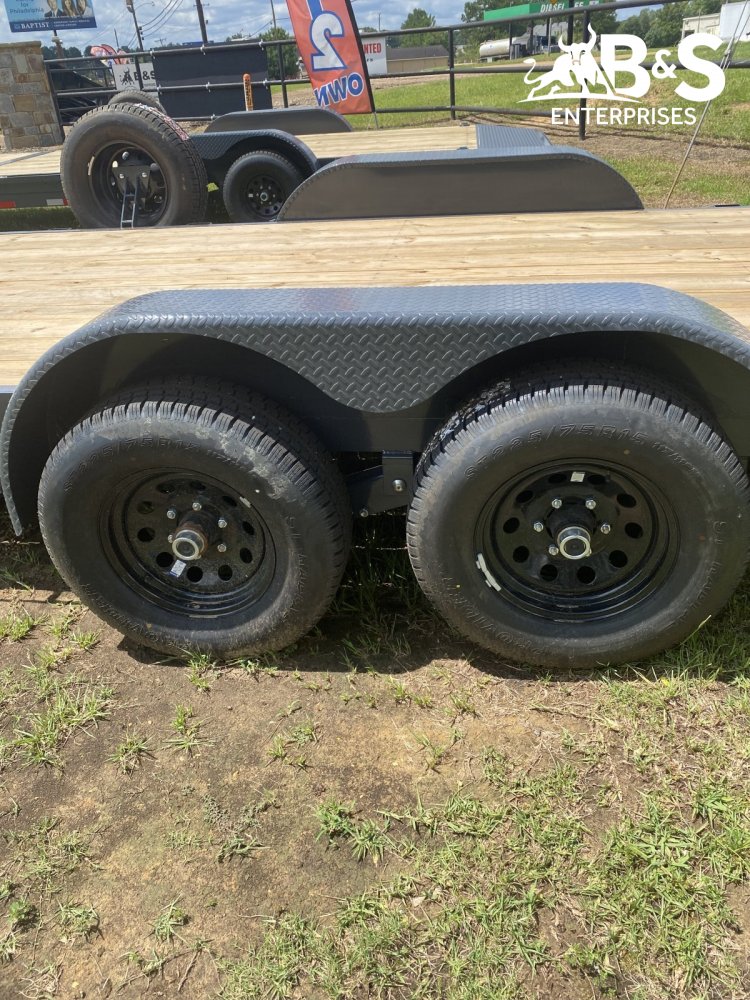 83"x24' Lamar Trailers Car Hauler