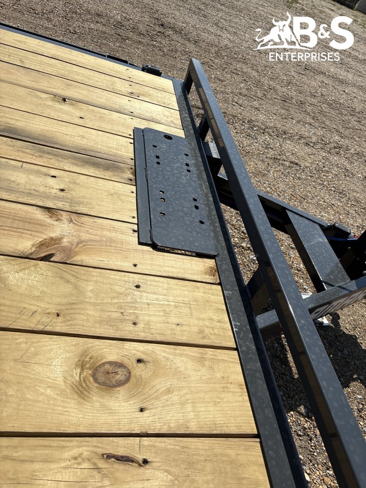 83"x24' Lamar Car Hauler
