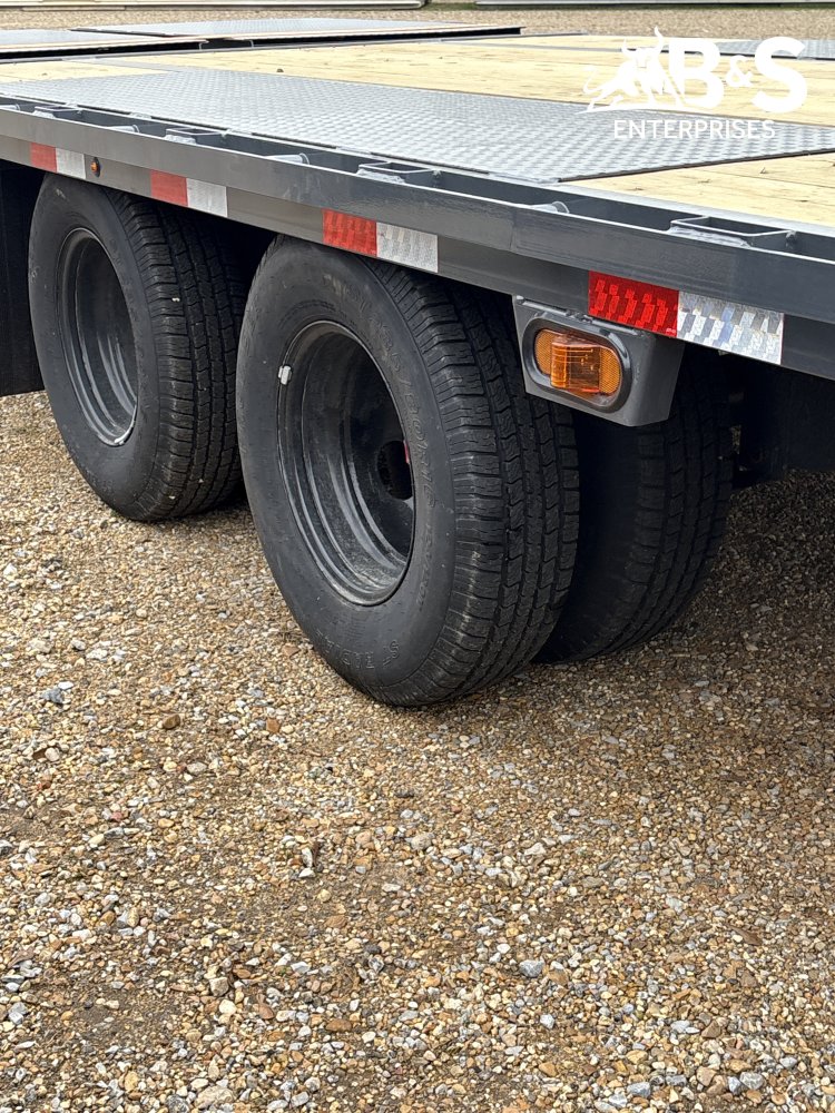 2026 Lamar 102x36 Gooseneck Deckover Equipment Trailer