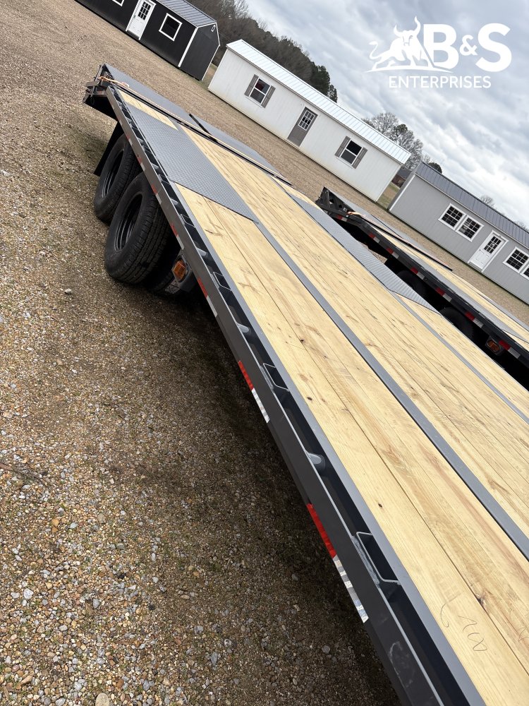 2026 Lamar 102x32 Gooseneck Deckover Equipment Trailer