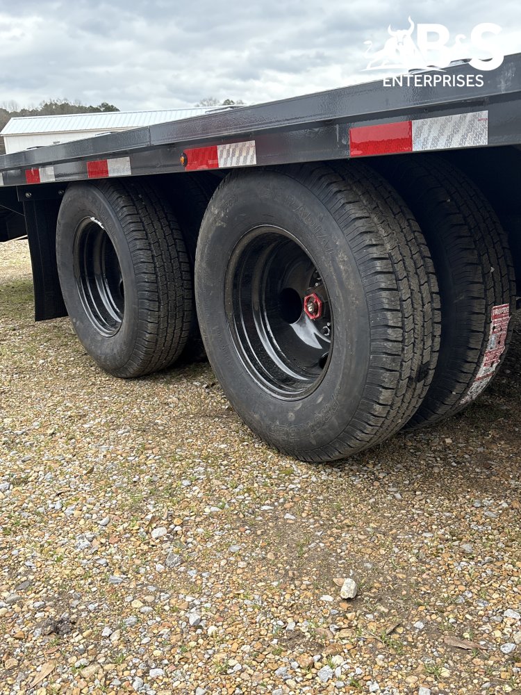 2026 Lamar 102x32 Gooseneck Deckover Equipment Trailer