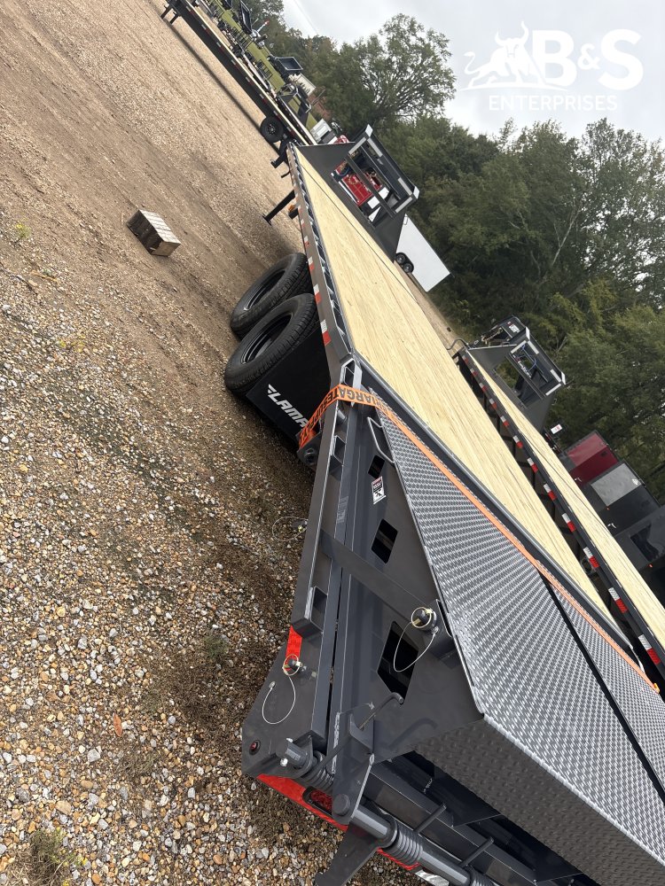 102"x32' Lamar Trailers Gooseneck
