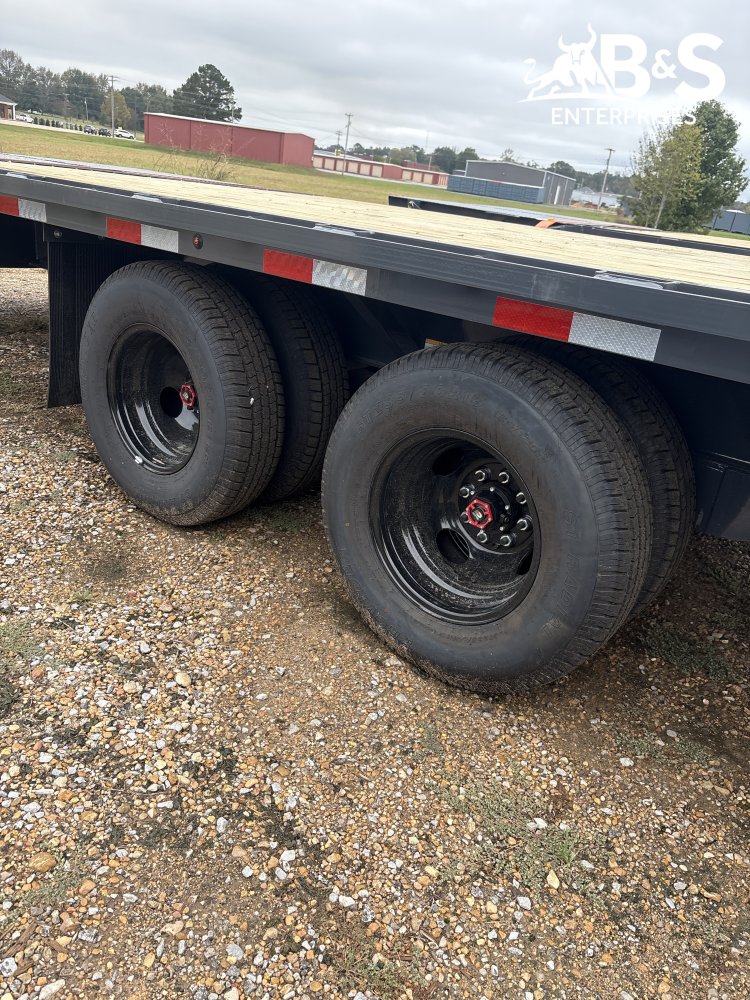 102"x36' Lamar Trailers Gooseneck