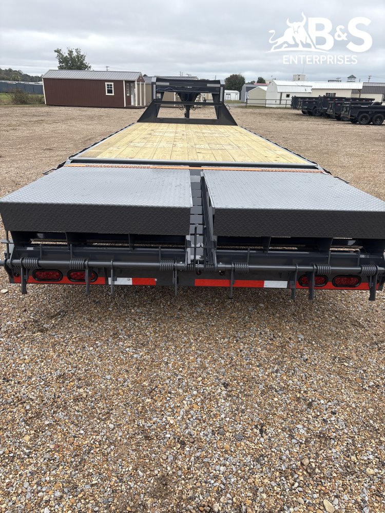 102"x25' Lamar Trailers Gooseneck