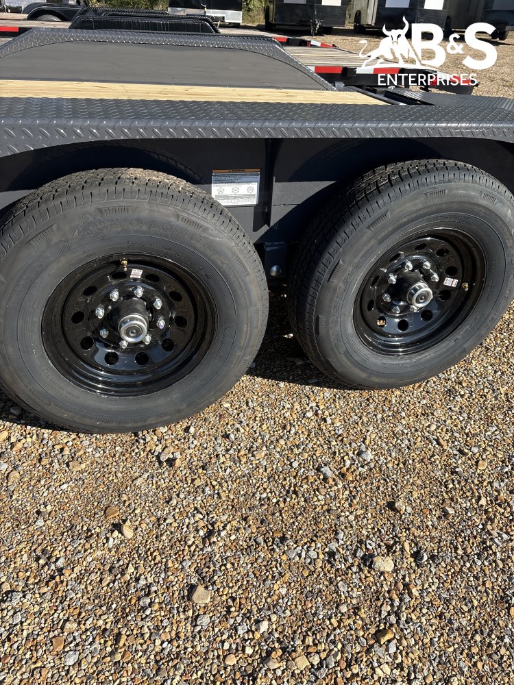 102"x22' Lamar Trailers Equipment