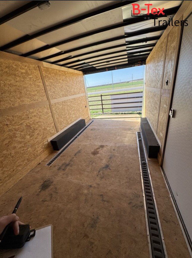 REPO 2023 83x16 Enclosed Red