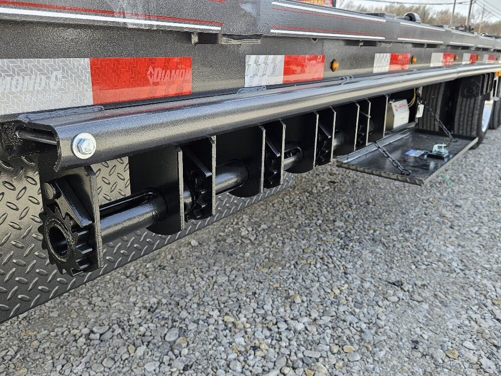 2026 Diamond C Trailers FMAX-212 2.0 28'x102" Deckover Equipment Trailer - W / Max Ramps PACESETTER