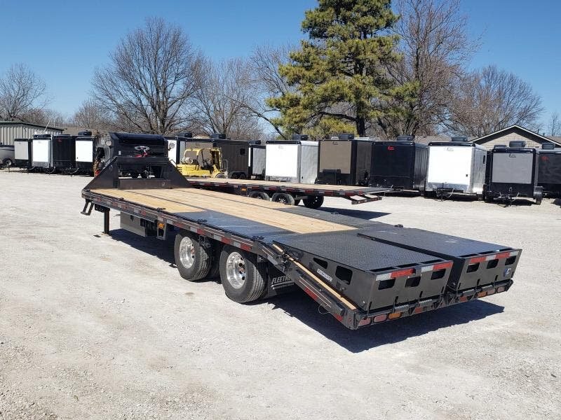 2025 Diamond C Trailers FMAX-212 25'x102" Equipment Trailer W / Max Ramps