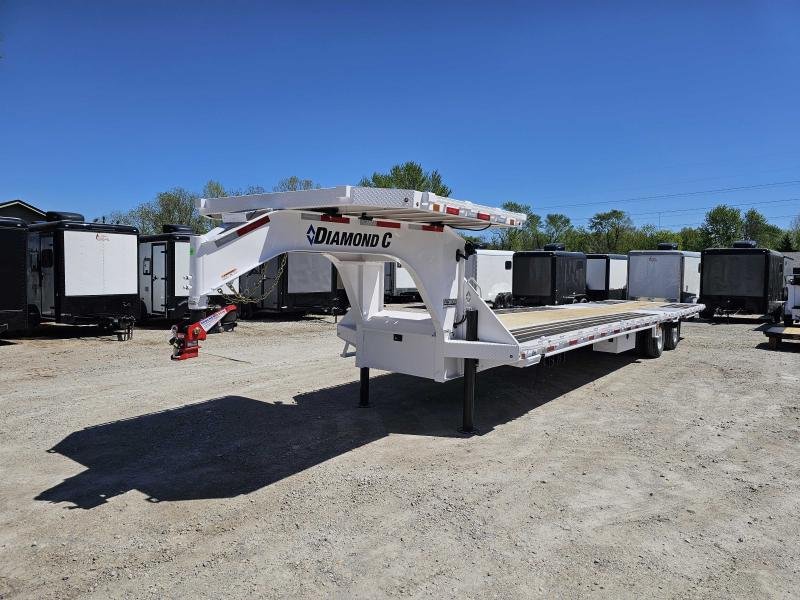 2025 Diamond C Trailers FMAX-212 38'x102" Hydraulic Dove Equipment Trailer - PACESETTER EDITION