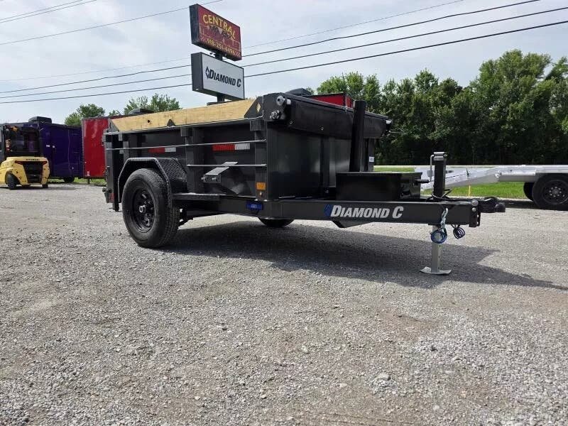 2025 Diamond C Trailers GST-106 8'x60" Telescopic Dump Trailer