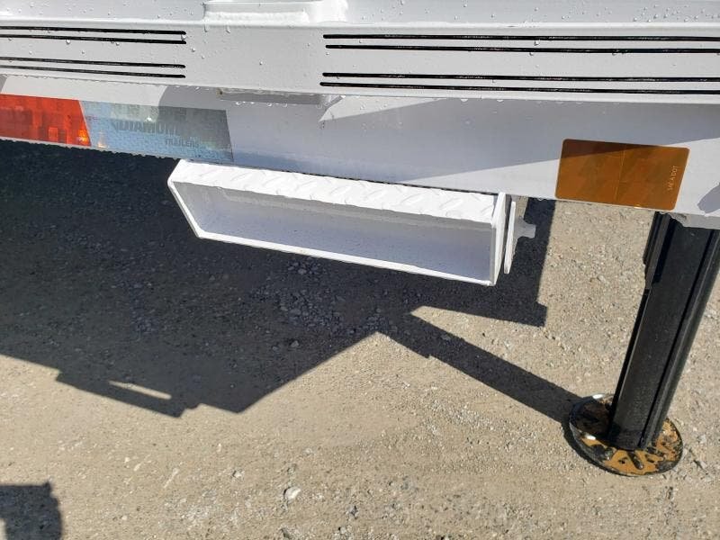 2025 Diamond C Trailers FMAX-210 28'x102" Deckover Equipment Trailer W / Max Ramps