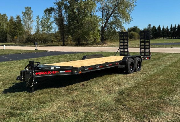 2027 MAXXD Trailers 2027 MaxxD EHX Equipment Trailer 17.5K GVWR - 8" I-Beam, 8K Axles, Stand Up Ramp