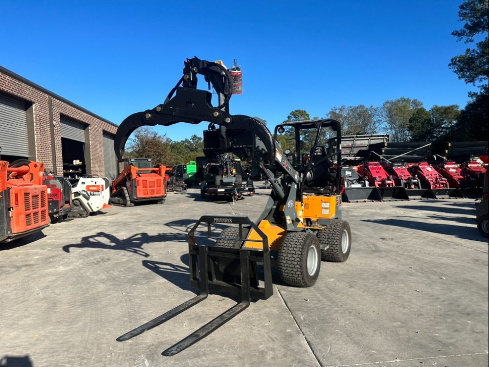 2022 Giant G1200 Log Grapple and Fork Bundle