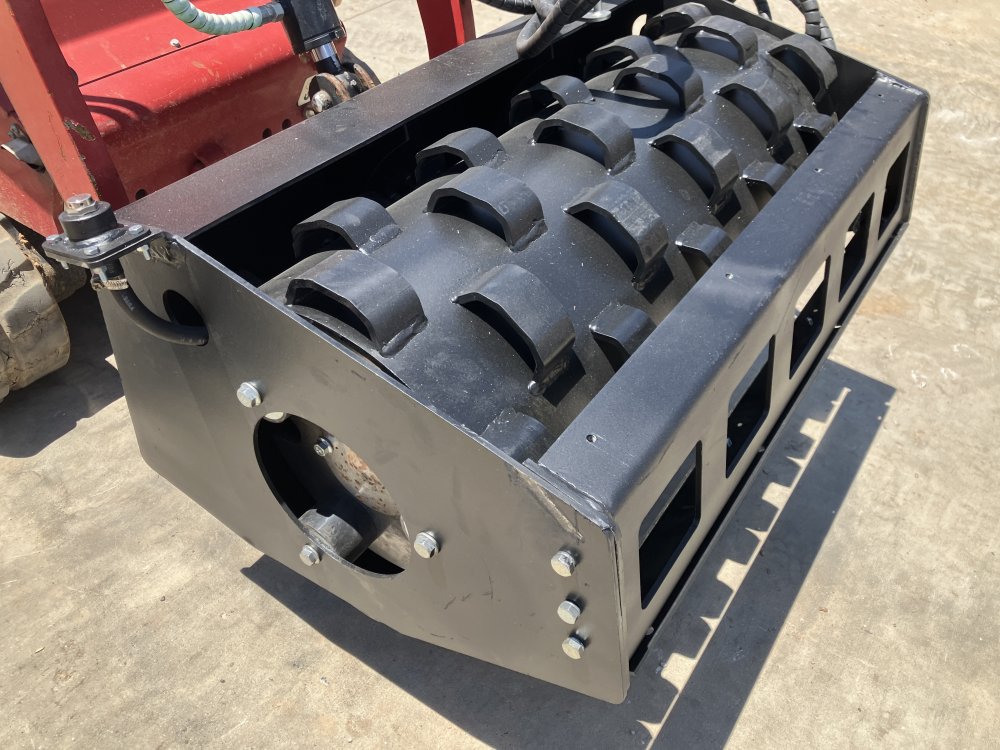 36" Sheeps Foot Vibratory Roller