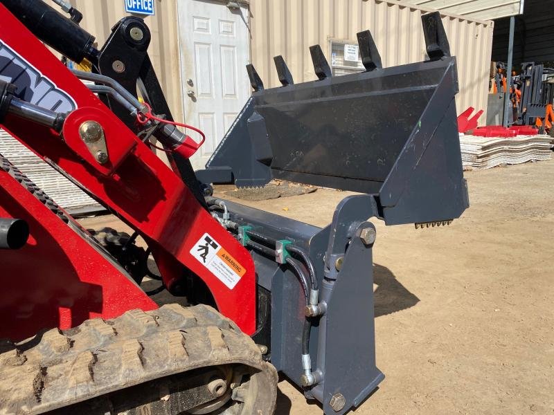 40 Dingo Mini Skid 4 in 1 Bucket with Teeth