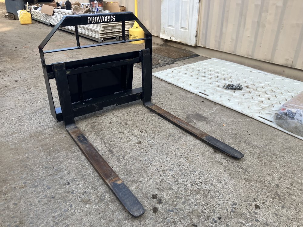 dpf42 42 2200# Pallet Fork