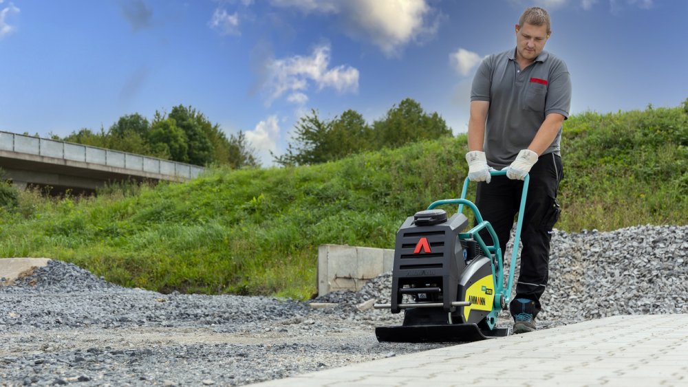 APF15/50 Honda Forward Moving Plate Compactor w/ sprinkler and paving pad