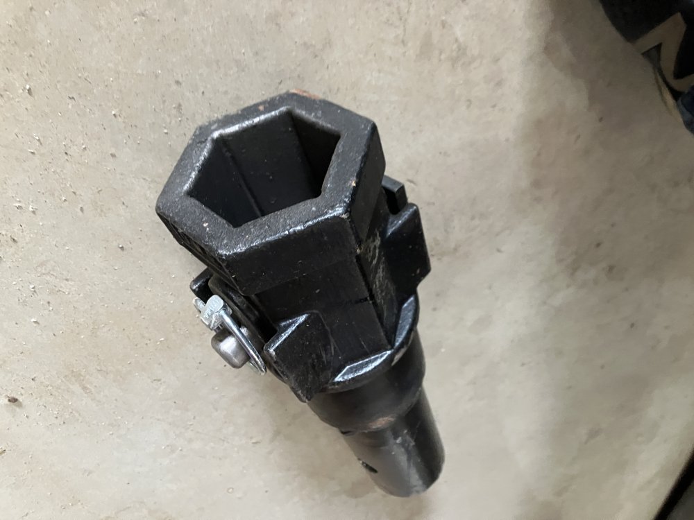 Hex to Round Adapter for Auger