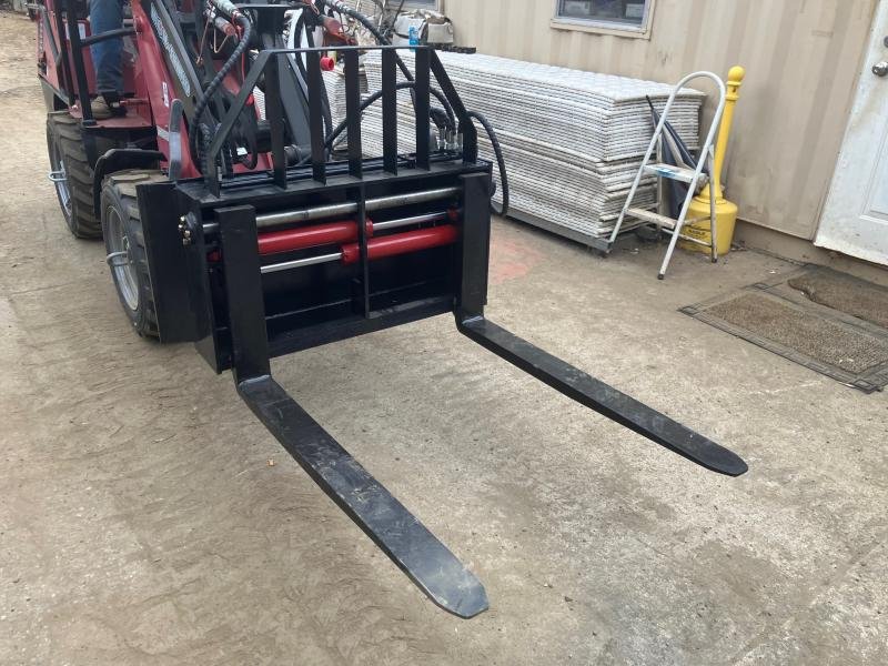 42" 4400 lbs rated Hydraulic Forks