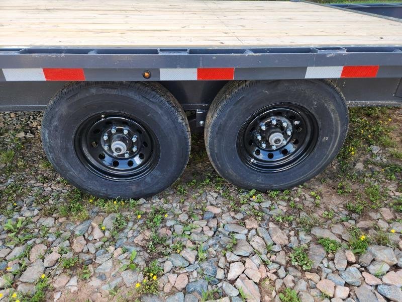 2025 Lamar Trailers 102x25 14k Gooseneck Deckover w/ Flip-Over Ramps