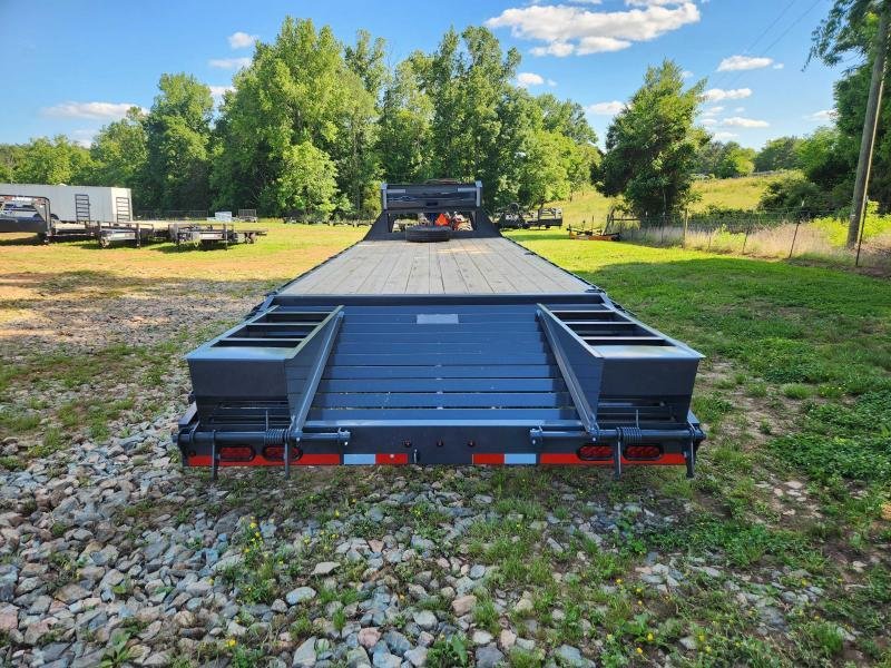 2025 Lamar Trailers 102x25 14k Gooseneck Deckover w/ Winch Plate, D Rings and Flip-Over Ramps