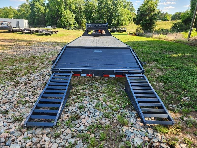 2025 Lamar Trailers 102x25 14k Gooseneck Deckover w/ Winch Plate, D Rings and Flip-Over Ramps