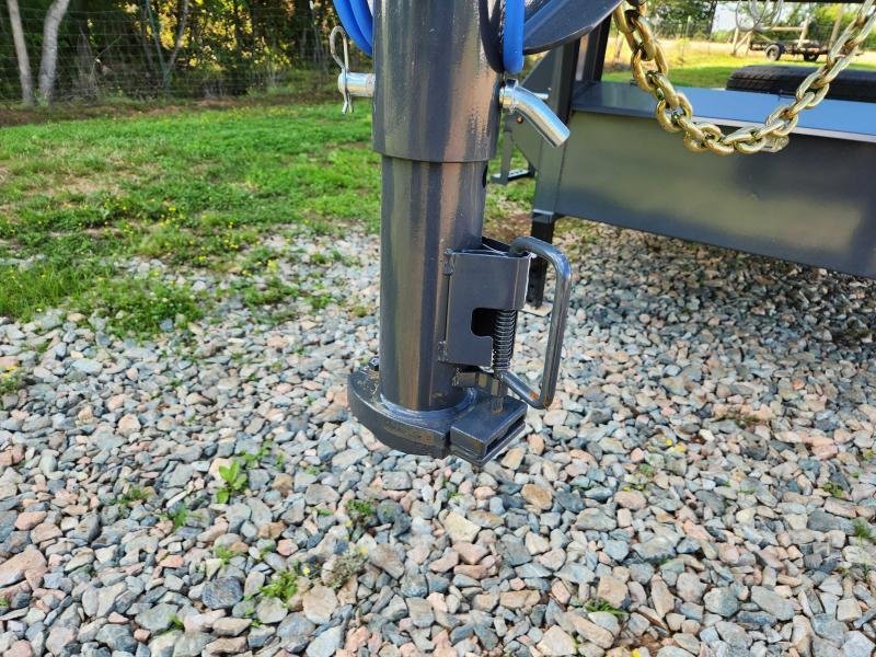 2025 Lamar Trailers 102x25 14k Gooseneck Deckover w/ Winch Plate, D Rings and Flip-Over Ramps