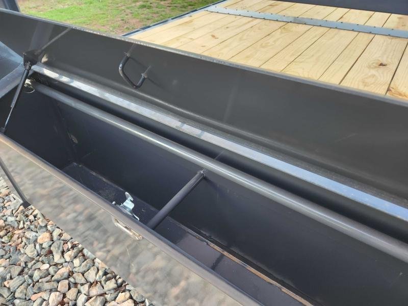 2027 Lamar 102x24 14k Gooseneck Deckover Tilt w/ Winch Plate and Solar Charger