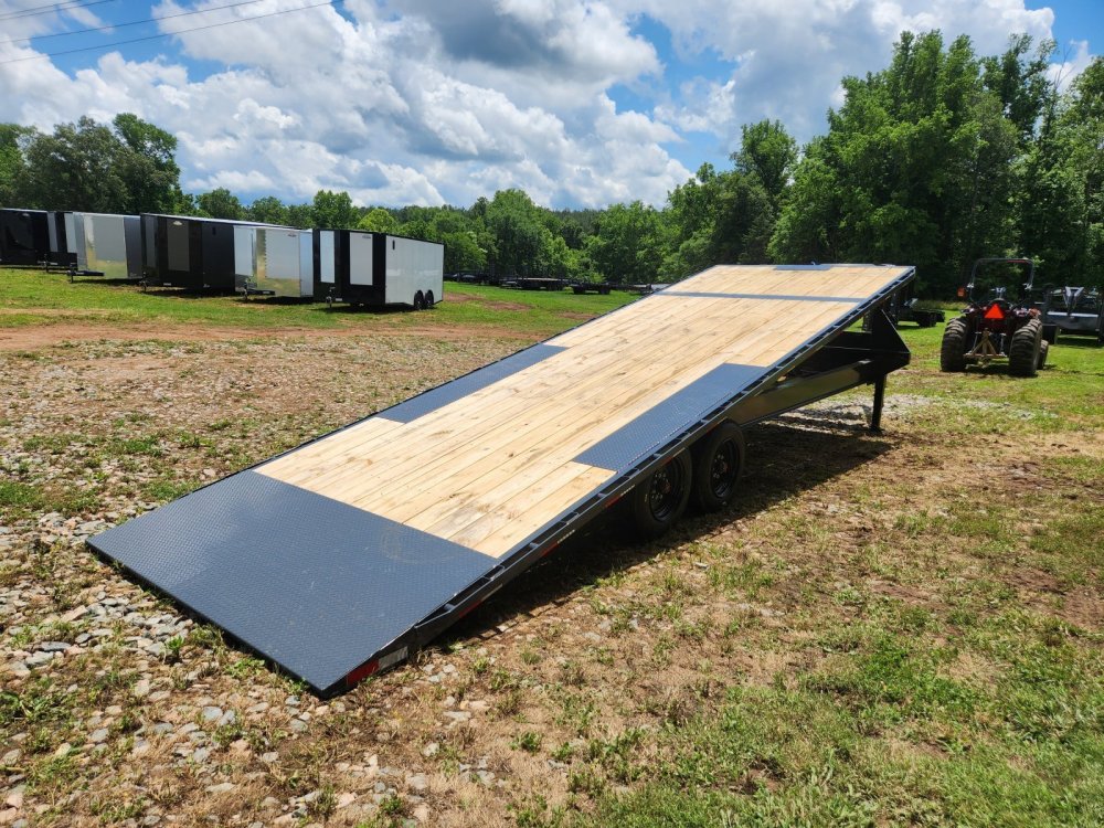 2027 Lamar 102x26 16k Gooseneck Deckover Tilt w/ Winch Plate and Solar Charger