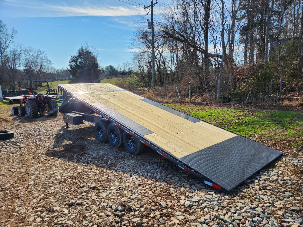 2026 Lamar 102x26 21k Gooseneck Deckover Tilt w/ Winch Plate