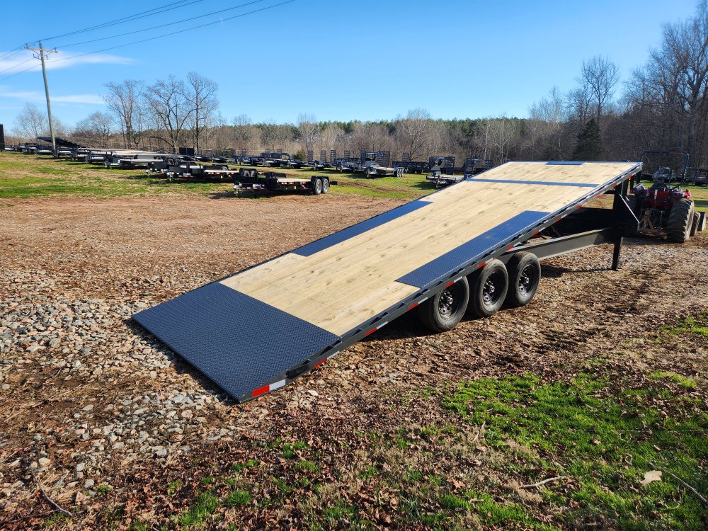 2026 Lamar 102x26 21k Gooseneck Deckover Tilt w/ Winch Plate