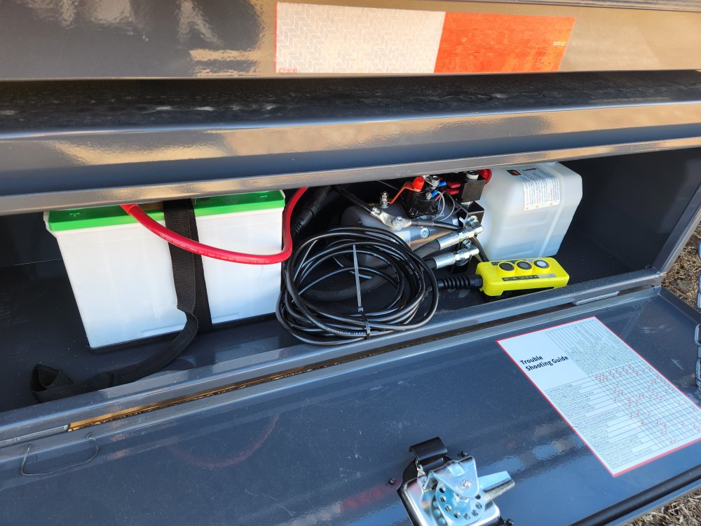 2026 Lamar 102x26 21k Gooseneck Deckover Tilt w/ Winch Plate