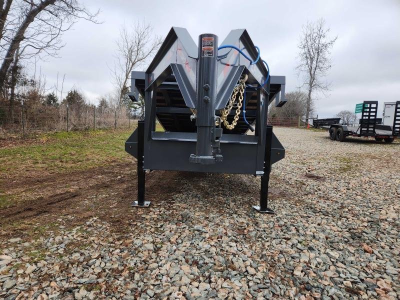 2026 Lamar 102x26 21k Gooseneck Deckover Tilt w/ Hydraulic Jacks, Upgraded Tires, Winch Plate, Solar