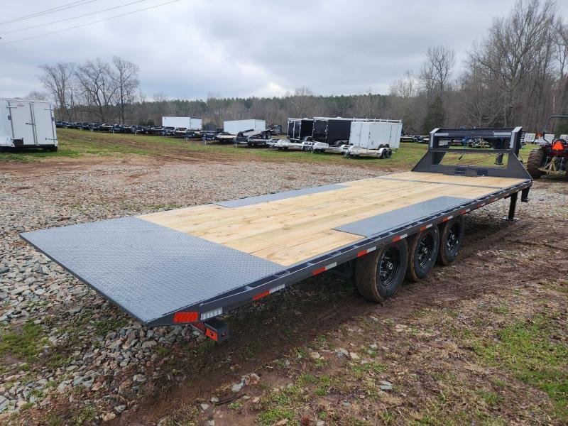 2026 Lamar 102x26 21k Gooseneck Deckover Tilt w/ Hydraulic Jacks, Upgraded Tires, Winch Plate, Solar