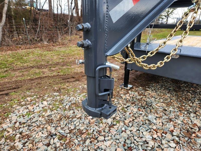 2026 Lamar 102x26 21k Gooseneck Deckover Tilt w/ Hydraulic Jacks, Upgraded Tires, Winch Plate, Solar