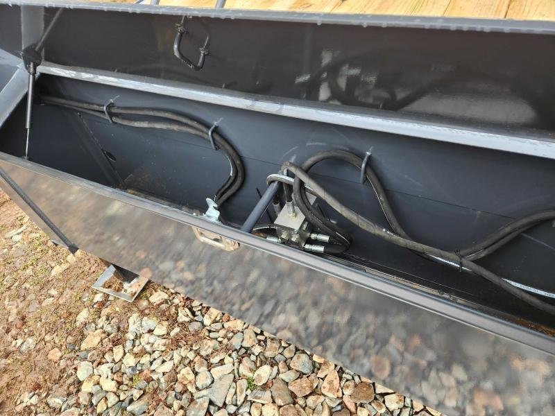 2026 Lamar 102x26 21k Gooseneck Deckover Tilt w/ Hydraulic Jacks, Upgraded Tires, Winch Plate, Solar