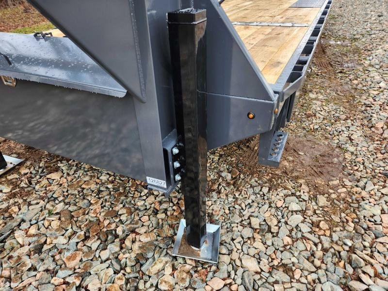 2026 Lamar 102x26 21k Gooseneck Deckover Tilt w/ Hydraulic Jacks, Upgraded Tires, Winch Plate, Solar