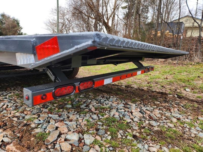 2026 Lamar 102x26 21k Gooseneck Deckover Tilt w/ Hydraulic Jacks, Upgraded Tires, Winch Plate, Solar