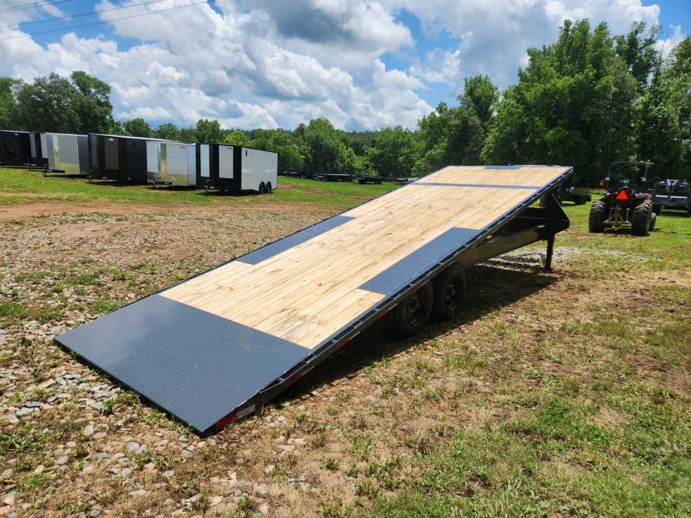 2026 Lamar 102x26 16k Gooseneck Deckover Tilt w/ Winch Plate and Solar Charger