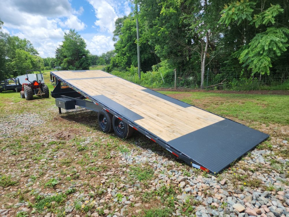 2026 Lamar 102x26 16k Gooseneck Deckover Tilt w/ Winch Plate and Solar Charger