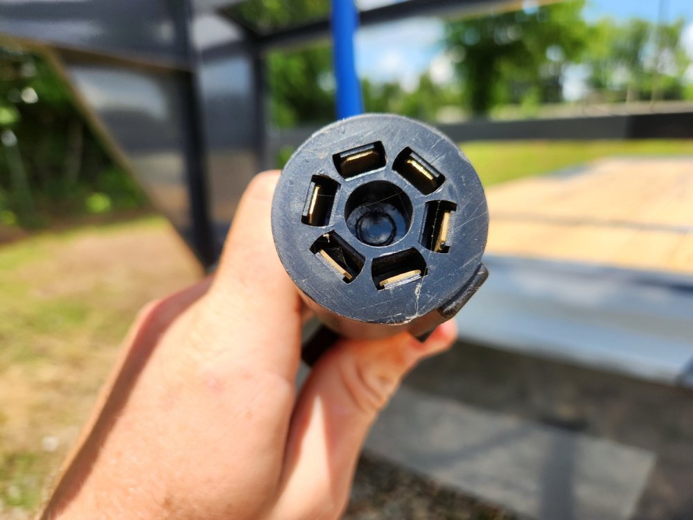 2026 Lamar 102x26 16k Gooseneck Deckover Tilt w/ Winch Plate and Solar Charger