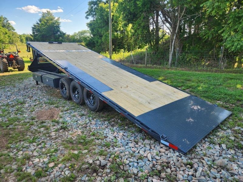 2026 Lamar Trailers 102x26 21k Gooseneck Deckover Tilt w/ Side-Mount Toolbox, Upgraded Tires, 6 D Ri