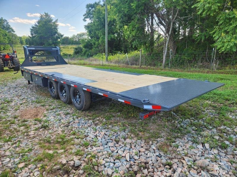 2026 Lamar Trailers 102x26 21k Gooseneck Deckover Tilt w/ Side-Mount Toolbox, Upgraded Tires, 6 D Ri