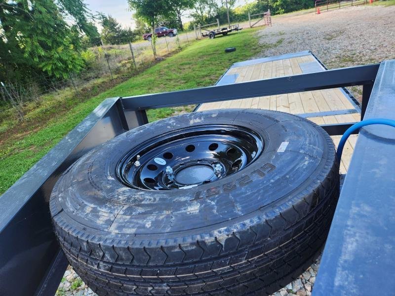 2026 Lamar Trailers 102x26 21k Gooseneck Deckover Tilt w/ Side-Mount Toolbox, Upgraded Tires, 6 D Ri