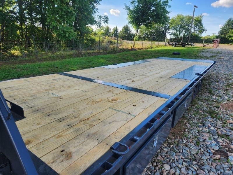 2026 Lamar Trailers 102x26 21k Gooseneck Deckover Tilt w/ Side-Mount Toolbox, Upgraded Tires, 6 D Ri